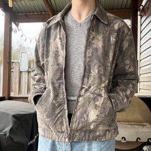 Super cool vintage y2k 2000s Hollister camo men’s long sleeve workwear jacket!